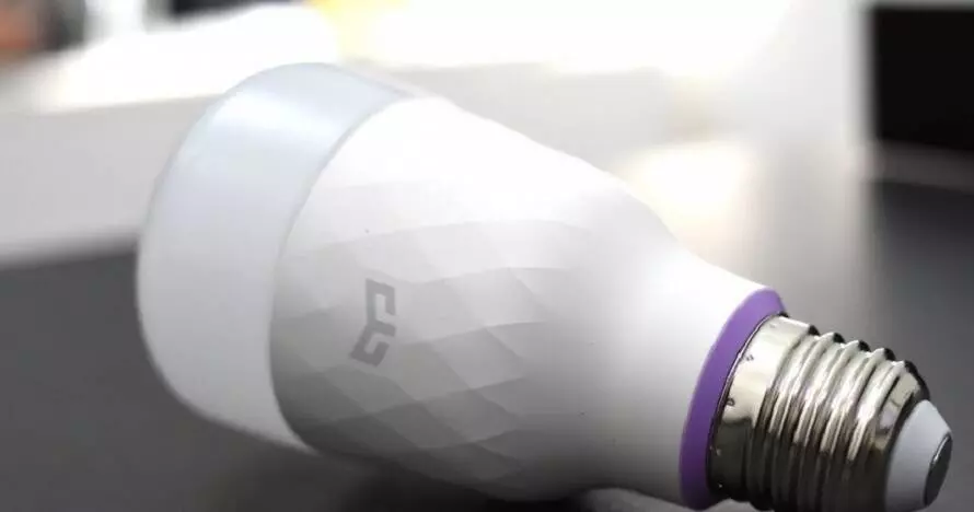 Лампа светодиодная Yeelight Smart LED Bulb Color E27 (YLDP06YL) 10Вт White (Белый) Лампа светодиодная Yeelight Smart LED Bulb Color E27 (YLDP06YL) 10Вт White (Белый)