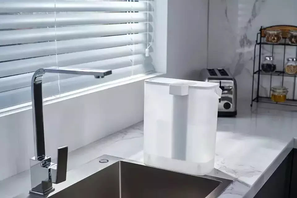 Фильтр-диспенсер для очистки воды Philips (AWP2980WH) White (Белый) Фильтр-диспенсер для очистки воды Philips (AWP2980WH) White (Белый)
