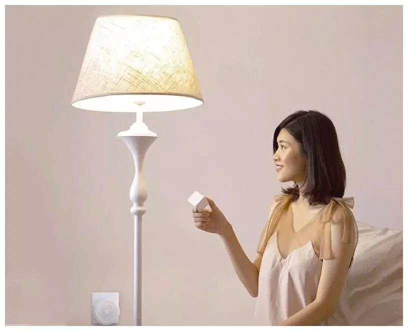 Лампа светодиодная Aqara Smart Led Bulb E27 (ZNLDP12LM) 9Вт White (Белый) Лампа светодиодная Aqara Smart Led Bulb E27 (ZNLDP12LM) 9Вт White (Белый)