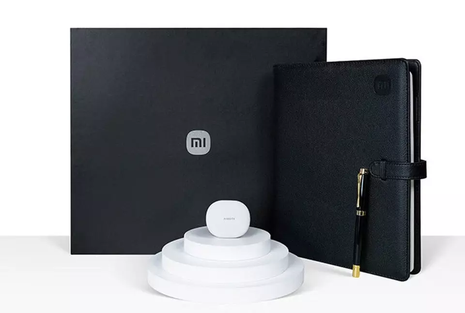 Подарочный набор Xiaomi Exclusive Gift Box RHR7398CN (наушники,тетрадь,ручка,кабель)