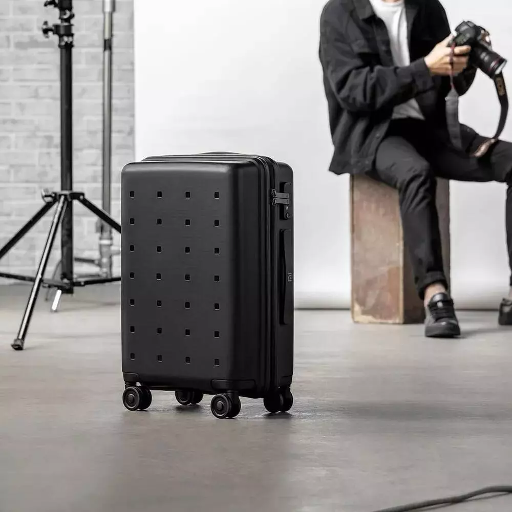 Чемодан Xiaomi Luggage Youth Edition 24" (LXX07RM) Black (Черный) Чемодан Xiaomi Luggage Youth Edition 24" (LXX07RM) Black (Черный)