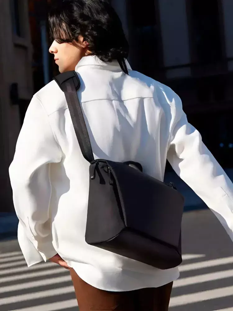 Сумка на плечо Mijia Crossbody Bag (MJXKB01RM) Black (Черный) Сумка на плечо Mijia Crossbody Bag (MJXKB01RM) Black (Черный)