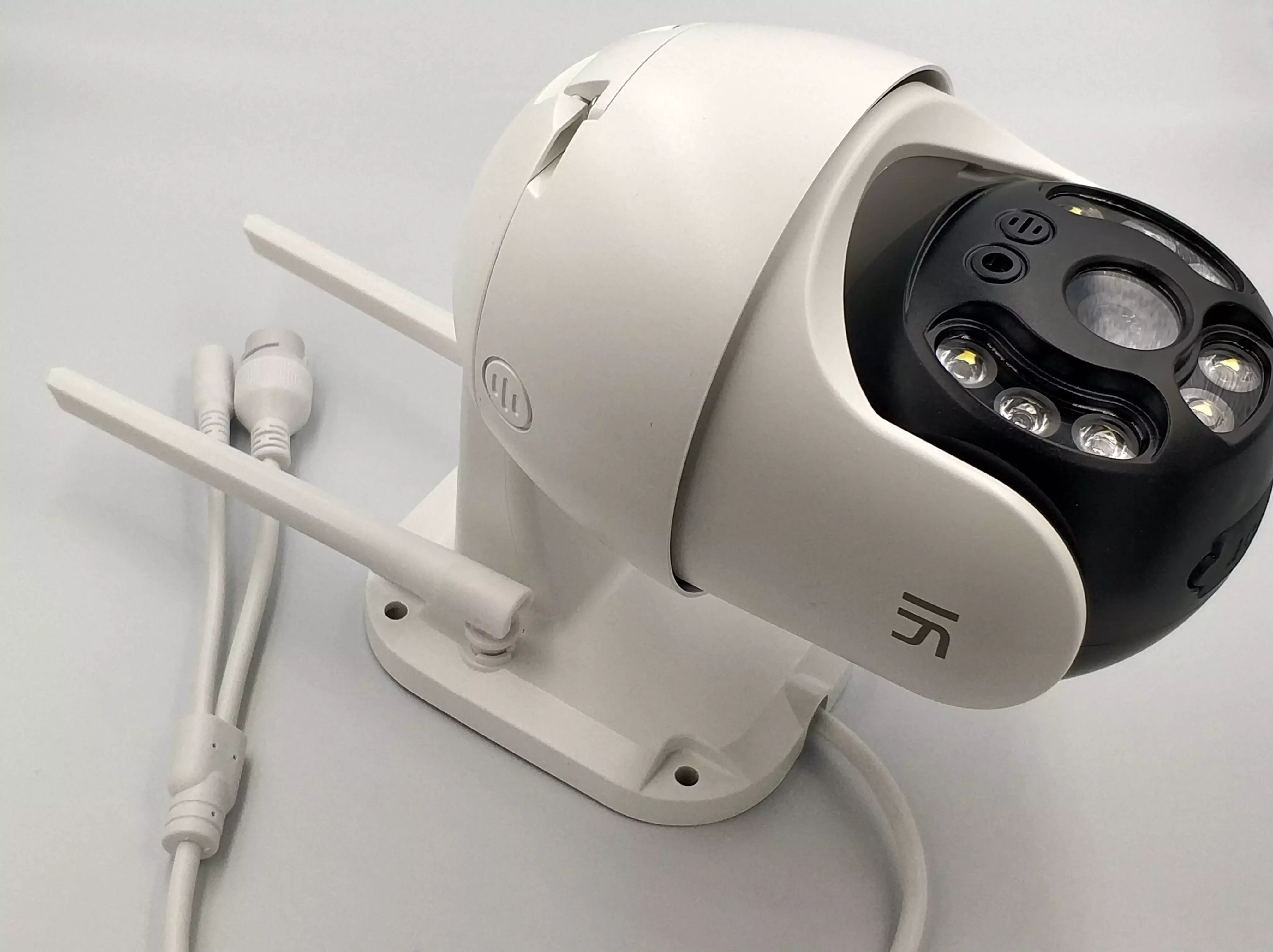 IP камера Xiaomi YI Outdoor PTZ Camera (R40) White (Белый) IP камера Xiaomi YI Outdoor PTZ Camera (R40) White (Белый)