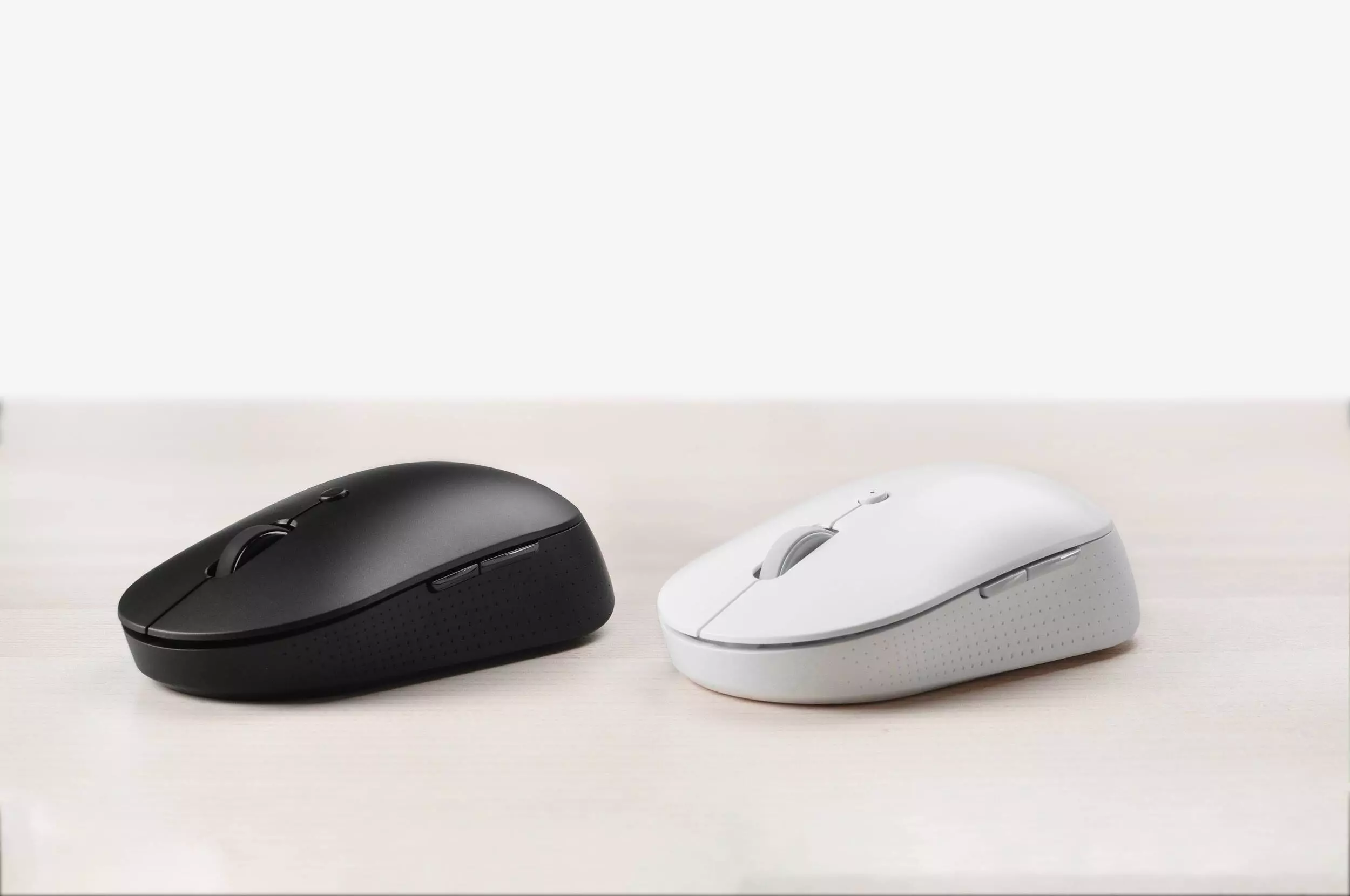 Мышь беспроводная Xiaomi Dual Mode Wireless Mouse Silent Edition (WXSMSBMW02) Black (Черный) Мышь беспроводная Xiaomi Dual Mode Wireless Mouse Silent Edition (WXSMSBMW02) Black (Черный)