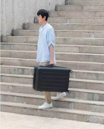 Чемодан 90 Points Suitcase 1A 20" 38 л Black (Черный) Чемодан 90 Points Suitcase 1A 20" 38 л Black (Черный)