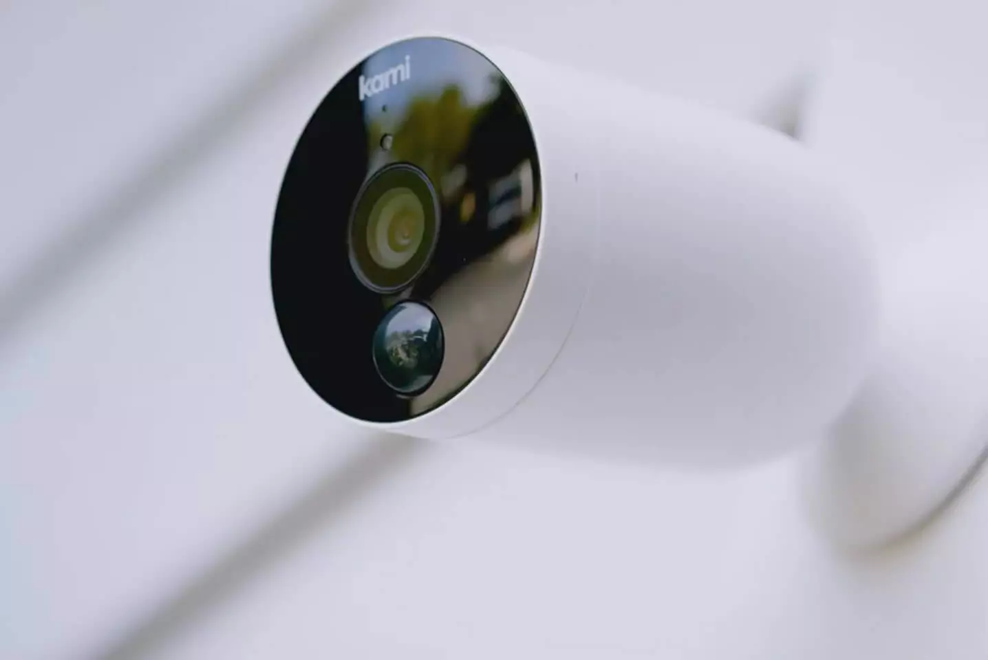 IP камера Xiaomi Yi Kami Wire-Free Outdoor Camera (W102) White (Белый) IP камера Xiaomi Yi Kami Wire-Free Outdoor Camera (W102) White (Белый)