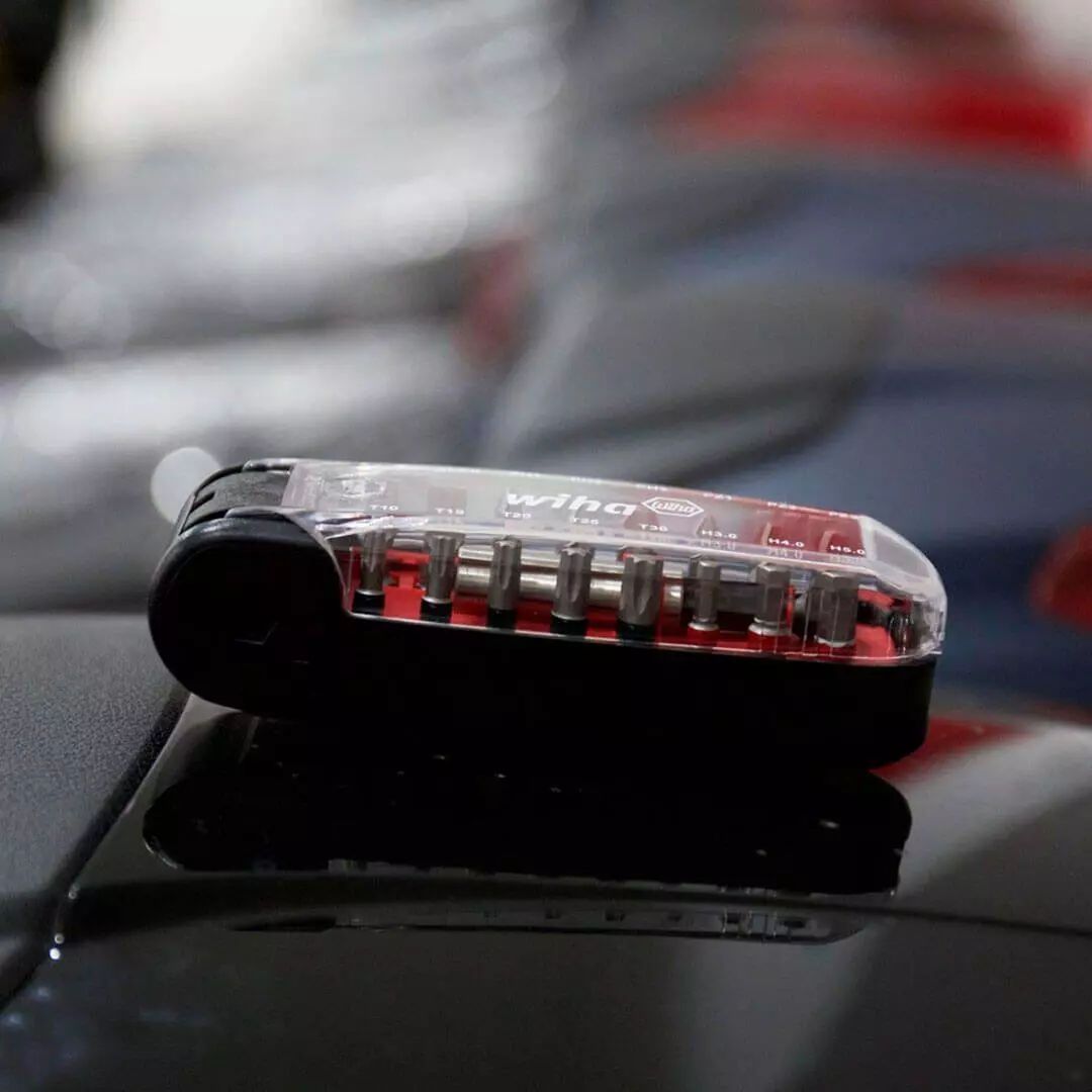 Отвертка с набором бит Xiaomi Wiha Crocodile Mounth Screwdriver 17 in 1 (18 предм.) Black (Черный) Отвертка с набором бит Xiaomi Wiha Crocodile Mounth Screwdriver 17 in 1 (18 предм.) Black (Черный)