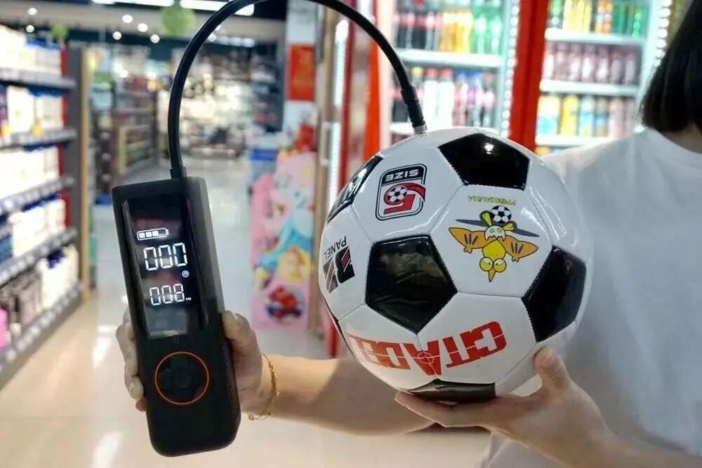 Электрический насос Xiaomi Qicycle Electric Air Inflator P1 Black (Черный) Электрический насос Xiaomi Qicycle Electric Air Inflator P1 Black (Черный)