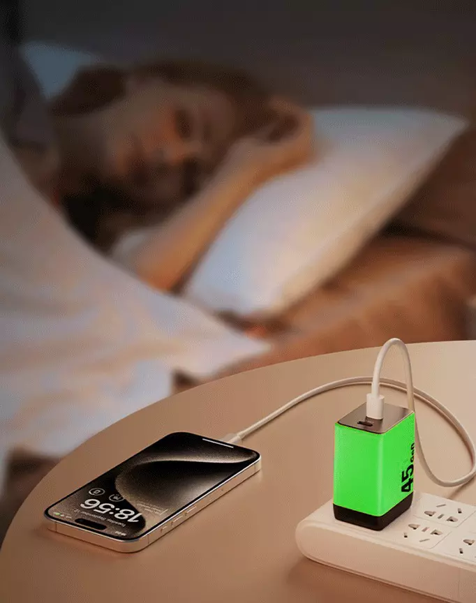 Сетевое зарядное устройство GaN 45W (c+c) WEKOME WP-U33 Green (Зеленый) Сетевое зарядное устройство GaN 45W (c+c) WEKOME WP-U33 Green (Зеленый)