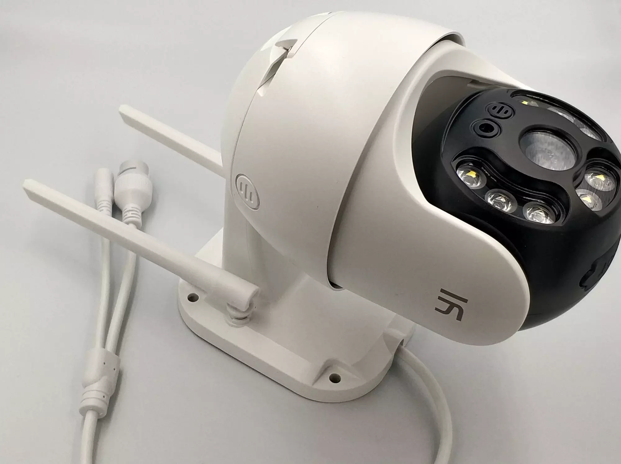 IP камера Xiaomi YI Outdoor PTZ Camera (R40) White (Белый) IP камера Xiaomi YI Outdoor PTZ Camera (R40) White (Белый)