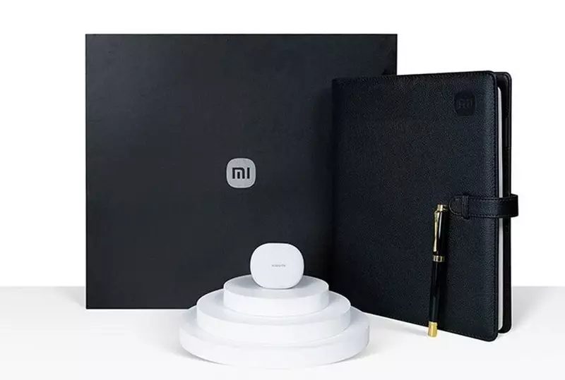 Купить Подарочный набор Xiaomi Exclusive Gift Box RHR7398CN (наушники,тетрадь,ручка,кабель) - фото 1 Купить Подарочный набор Xiaomi Exclusive Gift Box RHR7398CN (наушники,тетрадь,ручка,кабель) - фото 1