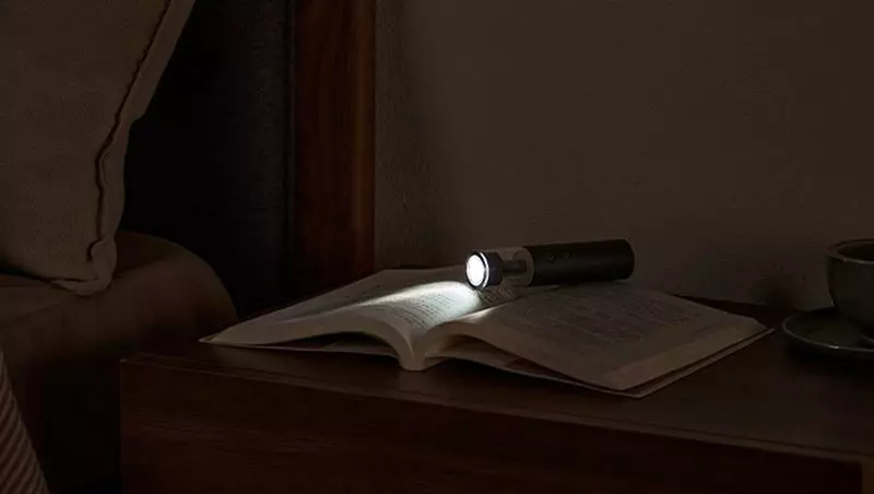 Фонарь Xiaomi Mijia Multi-function Portable Flashlight (MJSDQ002QW) - фото 4 Фонарь Xiaomi Mijia Multi-function Portable Flashlight (MJSDQ002QW) - фото 4