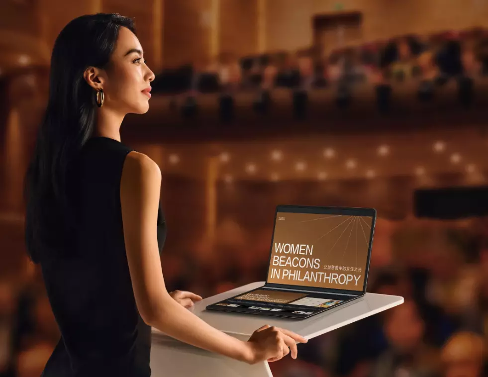 Купить Ноутбук Huawei MateBook Fold Ultimate Design 2025 32/2T - фото 1 Купить Ноутбук Huawei MateBook Fold Ultimate Design 2025 32/2T - фото 1