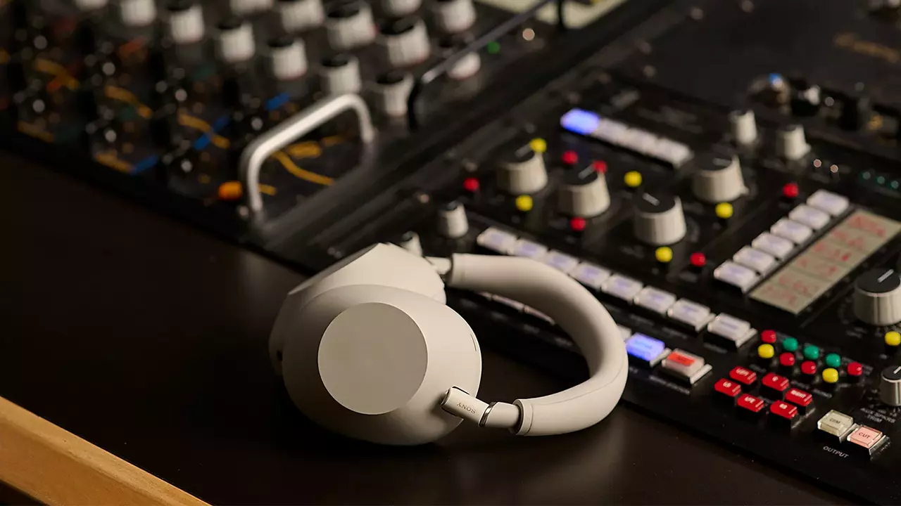 Беспроводные наушники с шумоподавлением Sony WH-1000XM6 - фото 8 Беспроводные наушники с шумоподавлением Sony WH-1000XM6 - фото 8