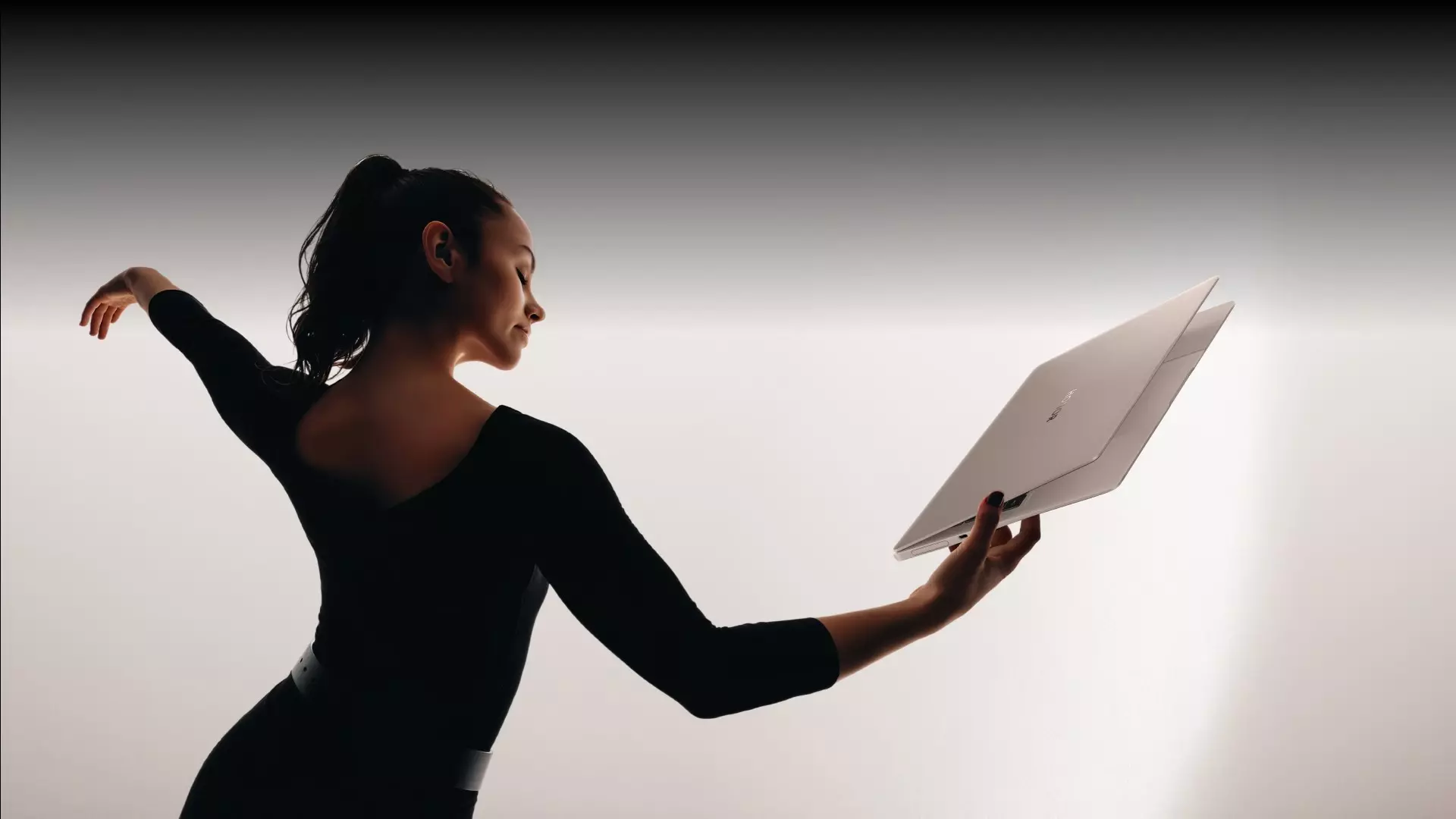 Ноутбук Honor MagicBook Art 14 2025 Ultra7-255H 32/1T 3.1K OLED Green (5301APSX) - фото 2 Ноутбук Honor MagicBook Art 14 2025 Ultra7-255H 32/1T 3.1K OLED Green (5301APSX) - фото 2