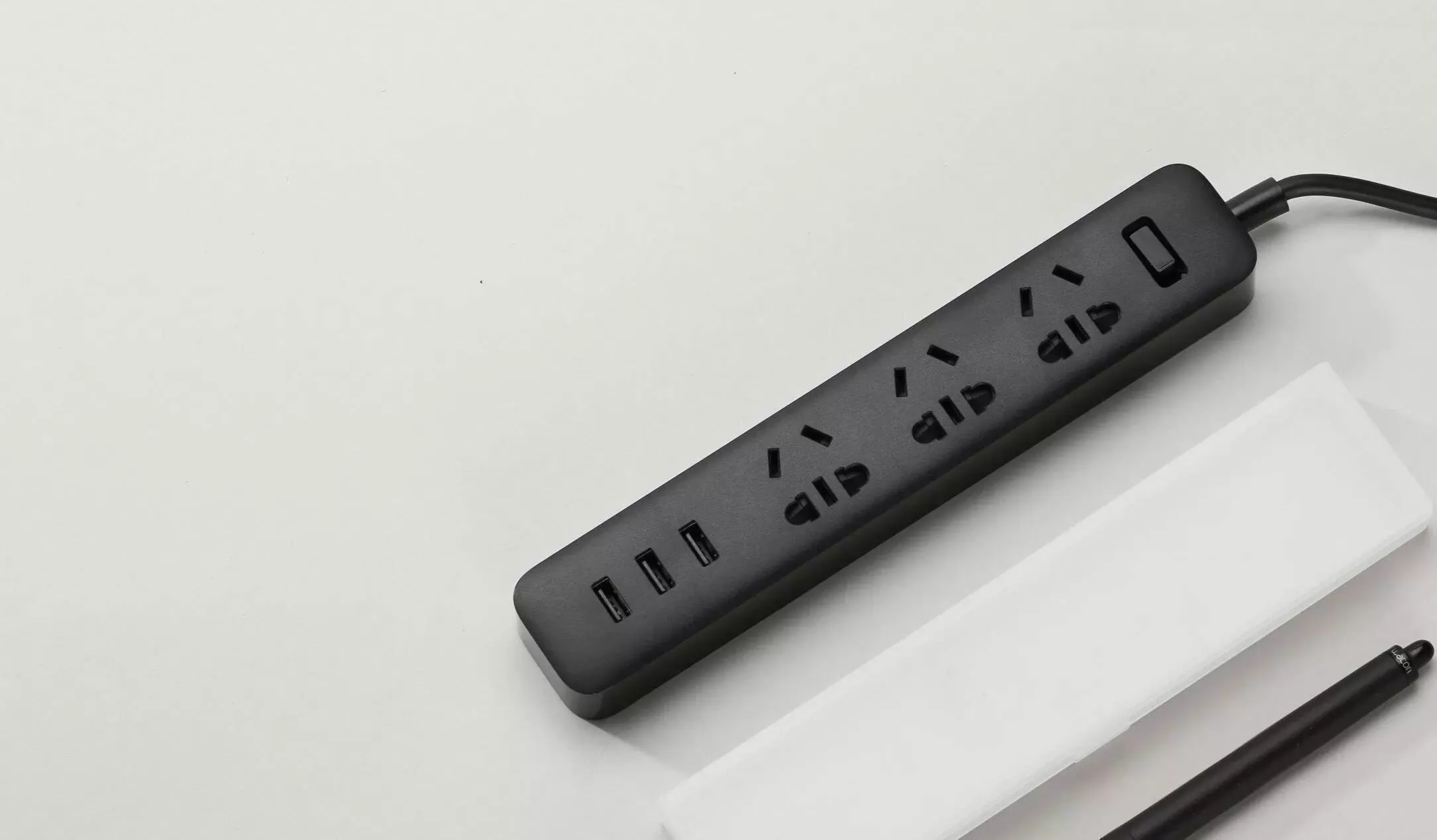 Удлинитель Xiaomi Power Strip 3 (XMCXB01QM) 1.8 м - фото 7 Удлинитель Xiaomi Power Strip 3 (XMCXB01QM) 1.8 м - фото 7