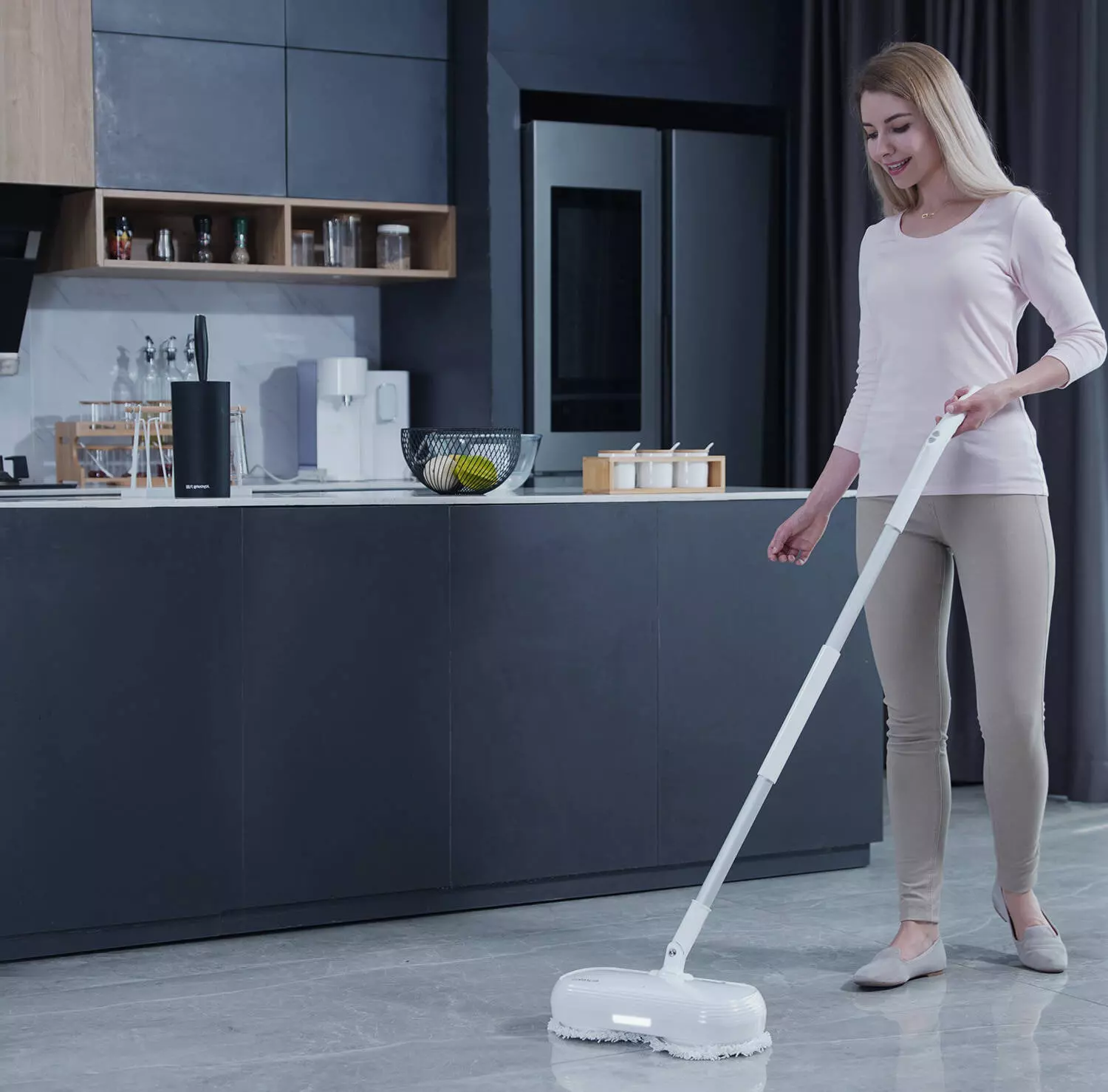 Электрошвабра Eureka Cordless Spray Spin Mop FC3 - фото 5 Электрошвабра Eureka Cordless Spray Spin Mop FC3 - фото 5