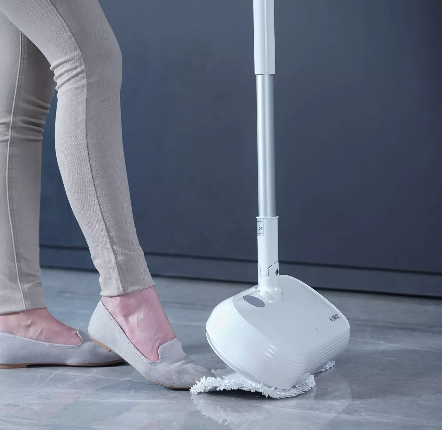 Электрошвабра Eureka Cordless Spray Spin Mop FC3 - фото 6 Электрошвабра Eureka Cordless Spray Spin Mop FC3 - фото 6