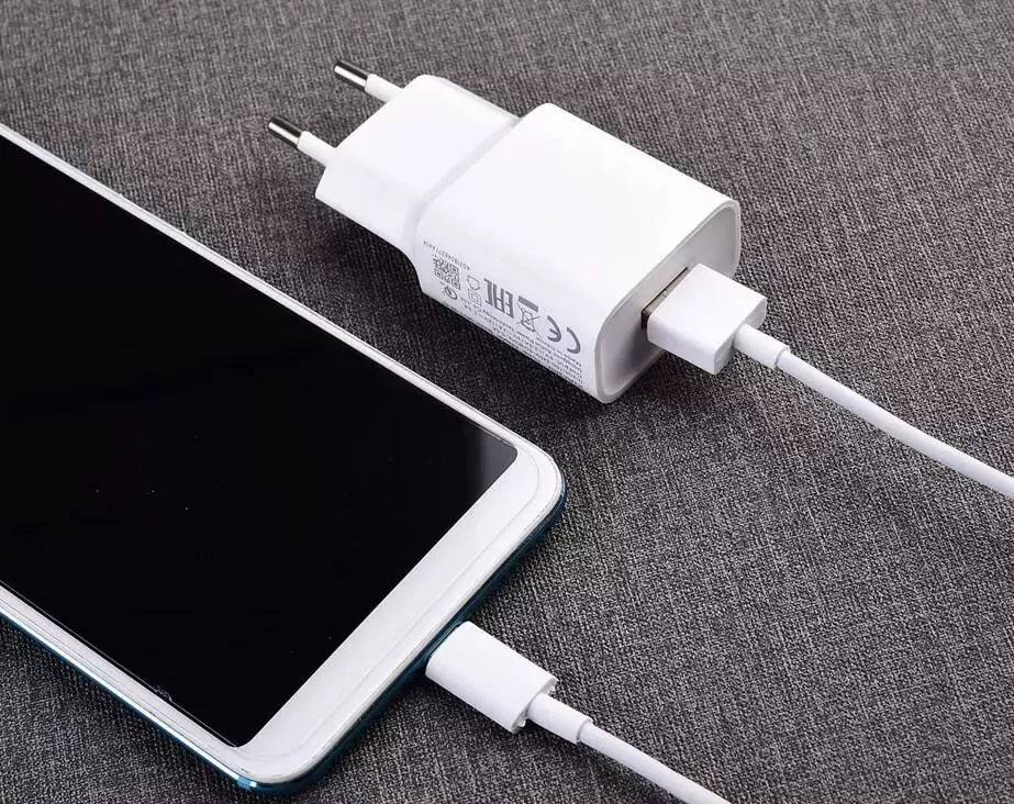 Купить Сетевое зарядное устройство Xiaomi USB 3A (MDY-10-EF) - фото 1 Купить Сетевое зарядное устройство Xiaomi USB 3A (MDY-10-EF) - фото 1