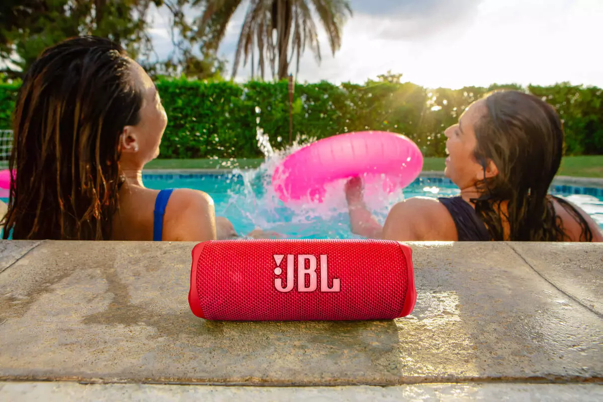 Колонка портативная JBL Flip 6 - фото 2 Колонка портативная JBL Flip 6 - фото 2