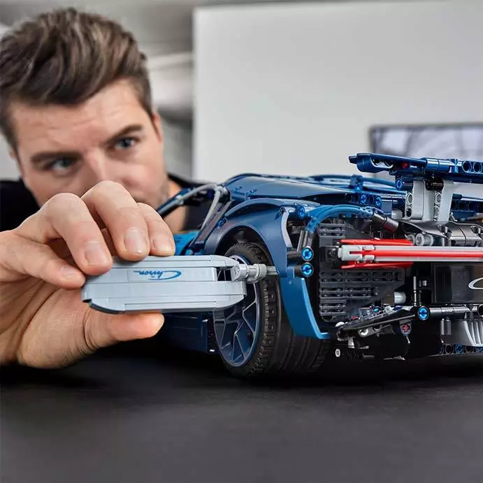 Конструктор LEGO Technic Bugatti Chiron - фото 3