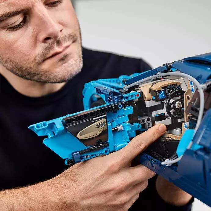 Конструктор LEGO Technic Bugatti Chiron - фото 4