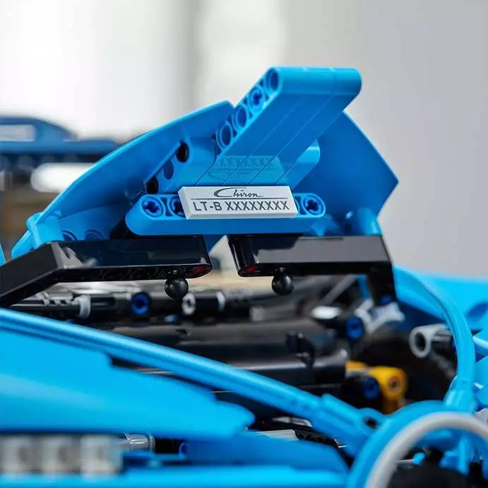 Конструктор LEGO Technic Bugatti Chiron - фото 6