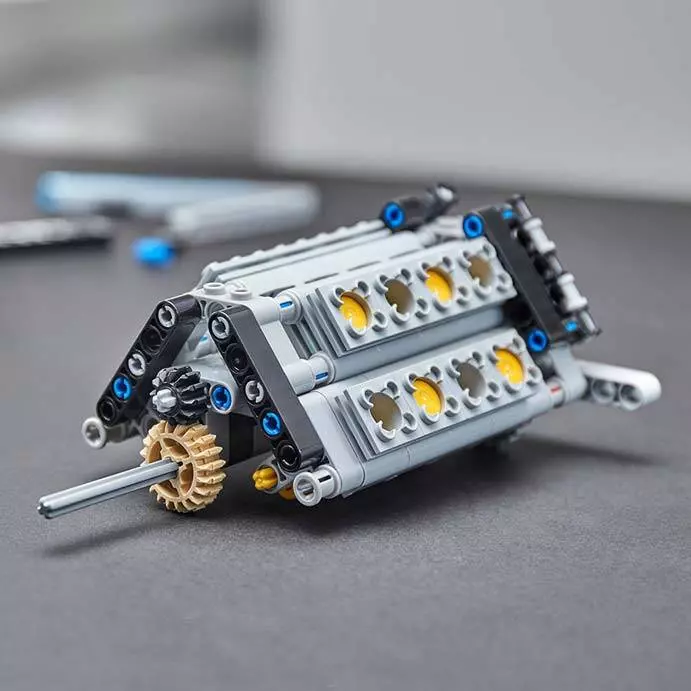 Конструктор LEGO Technic Bugatti Chiron - фото 8