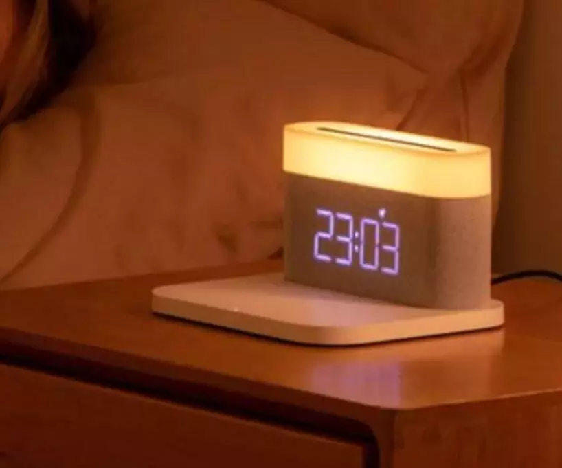 Купить Ночник Xiaomi VFZ Led Lamp Wireless Charger Black (C-WCLL-C01) - фото 1 Купить Ночник Xiaomi VFZ Led Lamp Wireless Charger Black (C-WCLL-C01) - фото 1