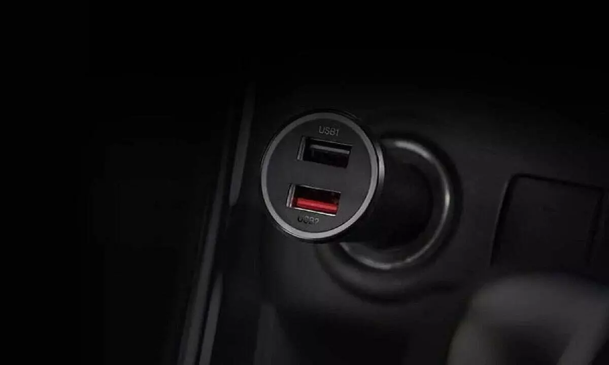 Автомобильное зарядное устройство Xiaomi Car Charger (CC06ZM) 37W - фото 2 Автомобильное зарядное устройство Xiaomi Car Charger (CC06ZM) 37W - фото 2