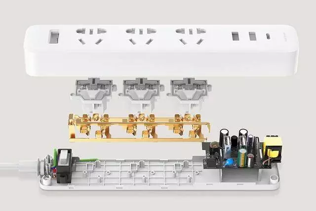 Удлинитель Xiaomi Power Strip 3 (XMCXB05QM) 1.8 м - фото 3 Удлинитель Xiaomi Power Strip 3 (XMCXB05QM) 1.8 м - фото 3