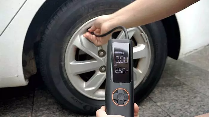 Электрический насос Xiaomi Qicycle Electric Air Inflator P1 - фото 6 Электрический насос Xiaomi Qicycle Electric Air Inflator P1 - фото 6