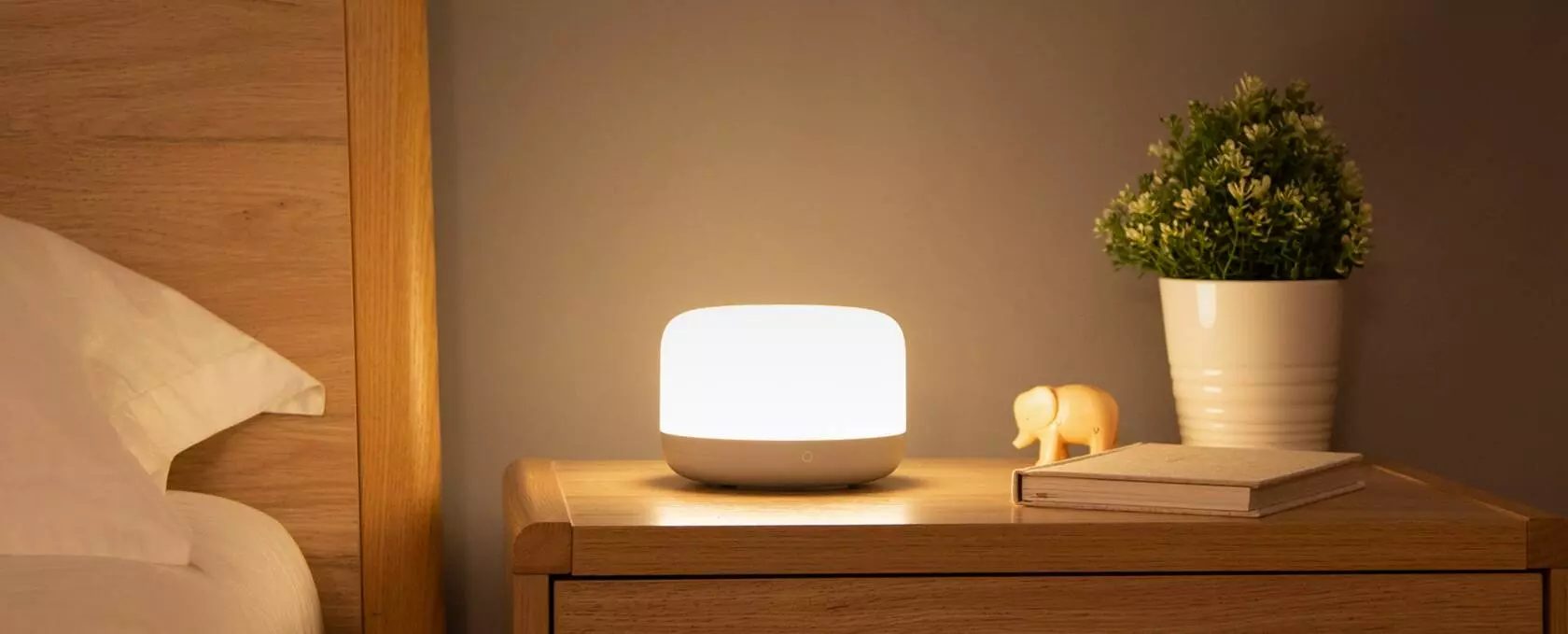 Купить Ночник Yeelight LED Bedside Lamp D2 (YLCT01YL) - фото 1 Купить Ночник Yeelight LED Bedside Lamp D2 (YLCT01YL) - фото 1